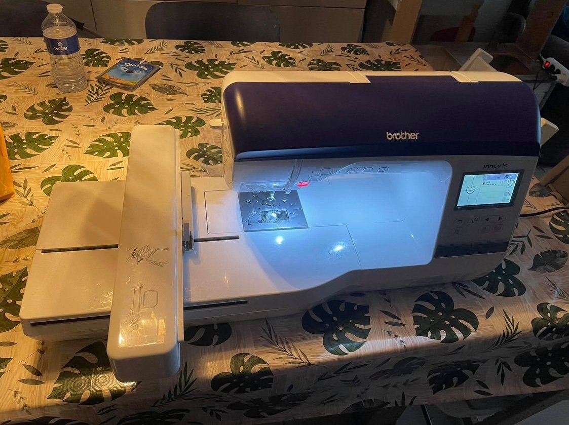 Brother innov-is 800E, Ophalen of Verzenden, Zo goed als nieuw, Borduurmachine