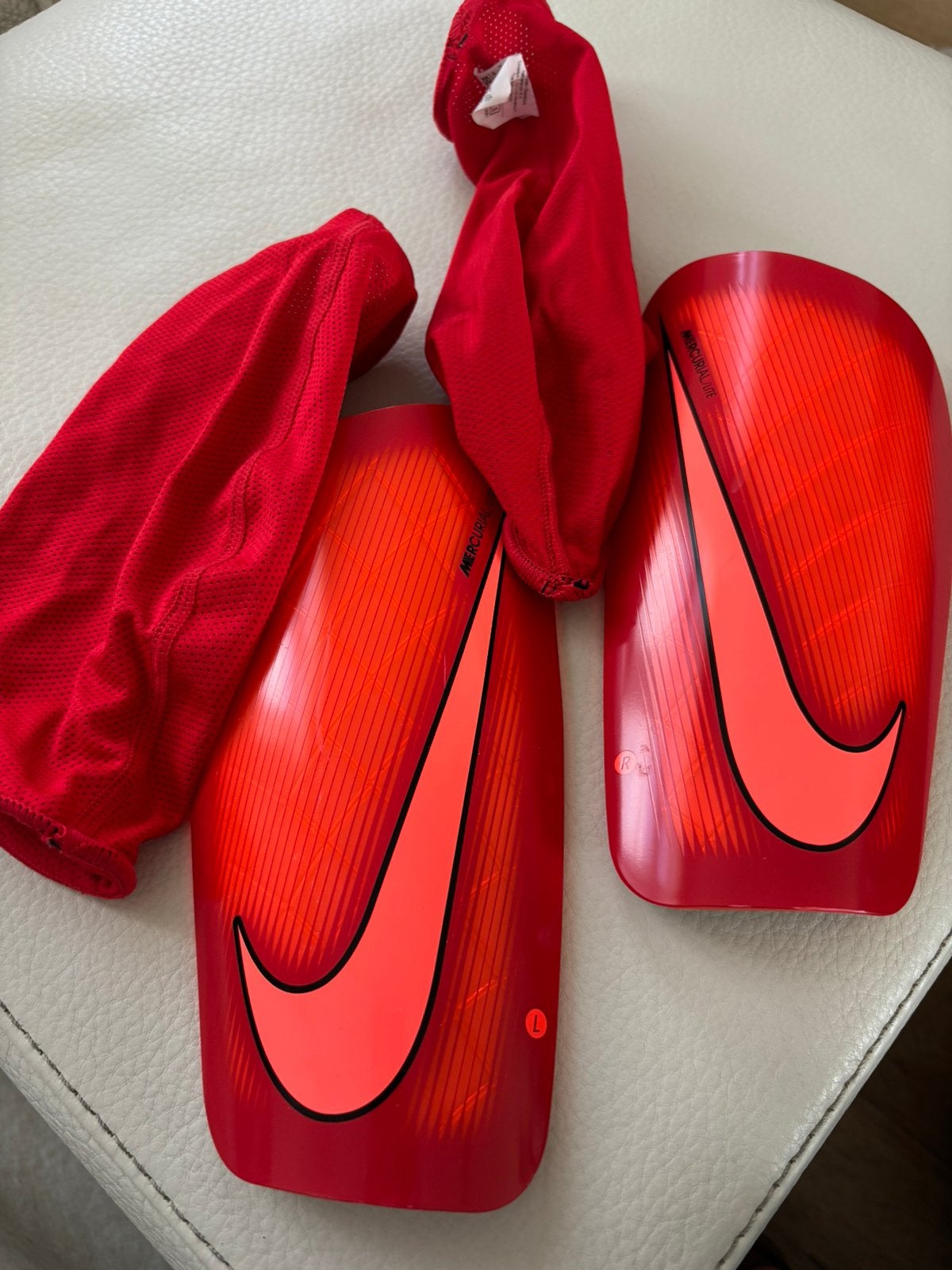 Scheenbeschermers nike maat xl rood/oranje, Sport en Fitness, Voetbal, Ophalen, Zo goed als nieuw