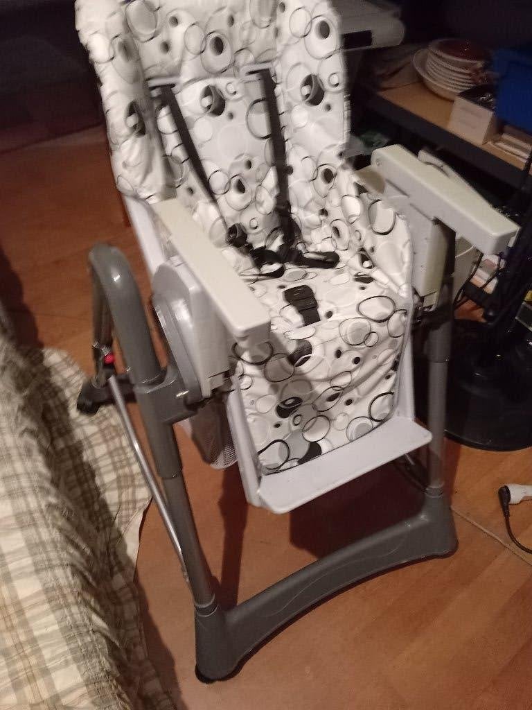 Babybedje en kinderstoel.ook apart te verkrijgen., Kinderen en Baby's, Babywiegjes en Ledikanten, Ophalen, Gebruikt, Overige typen