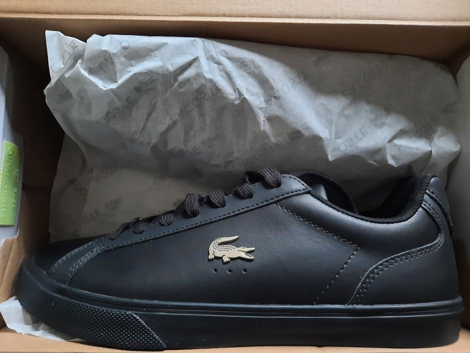 Nieuw - 4 paar schoenen - Lacoste - Yeezy - maat 41 - info !, Kleding | Heren, Ophalen, Nieuw, Sneakers