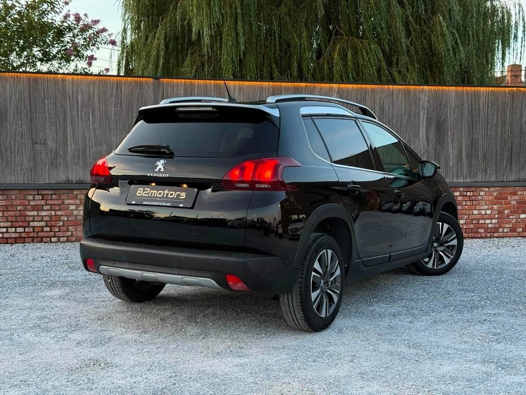 peugeot 2008 allure/1.2i/EAT6/pano/carplay/cruise/camera/btw, Auto's, Peugeot, Dealer onderhouden, 1250 kg, 1199 cc, Leder en Stof