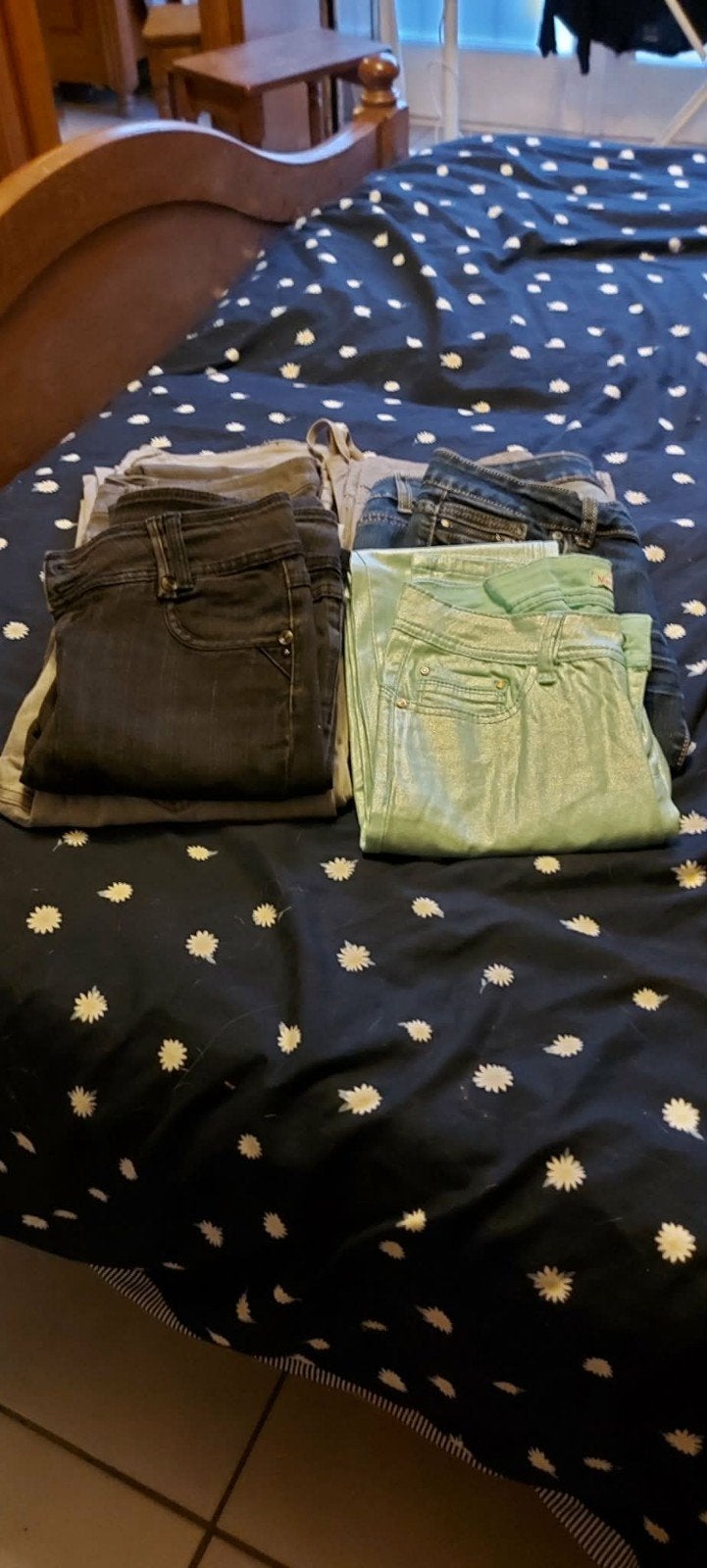 vend lots de pentalons femme prix 2 euros