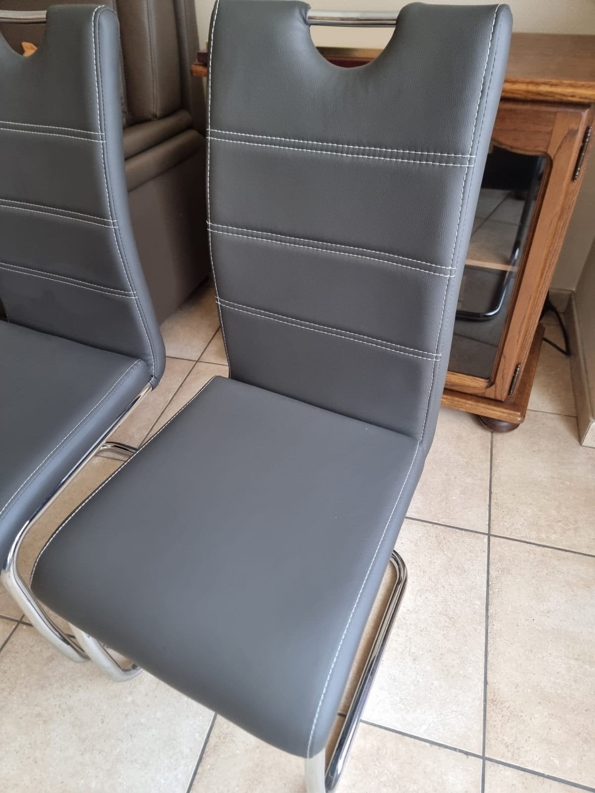 6 chaises de salon en cuir en très bon état, Maison & Meubles, Comme neuf, Enlèvement