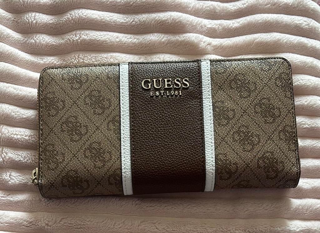 Nieuwe mooie Portemonnee bruin Guess groot, Handtassen en Accessoires, Overige Accessoires, Ophalen, Zo goed als nieuw