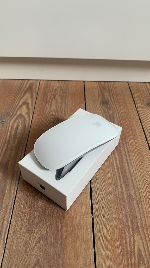 Apple Magic Mouse 2, Computers en Software, Muizen, Muis, Rechtshandig, Ophalen of Verzenden, Zo goed als nieuw