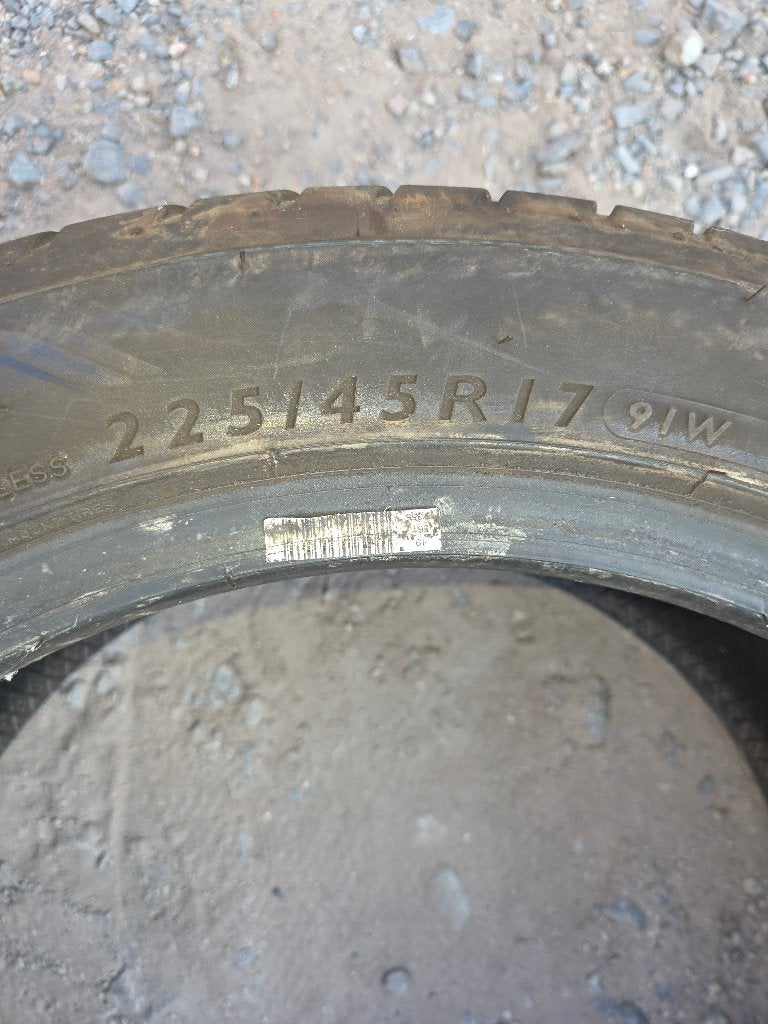 2 pneus de voiture à vendre, Enlèvement, Utilisé, 225 mm, Pneu(s)