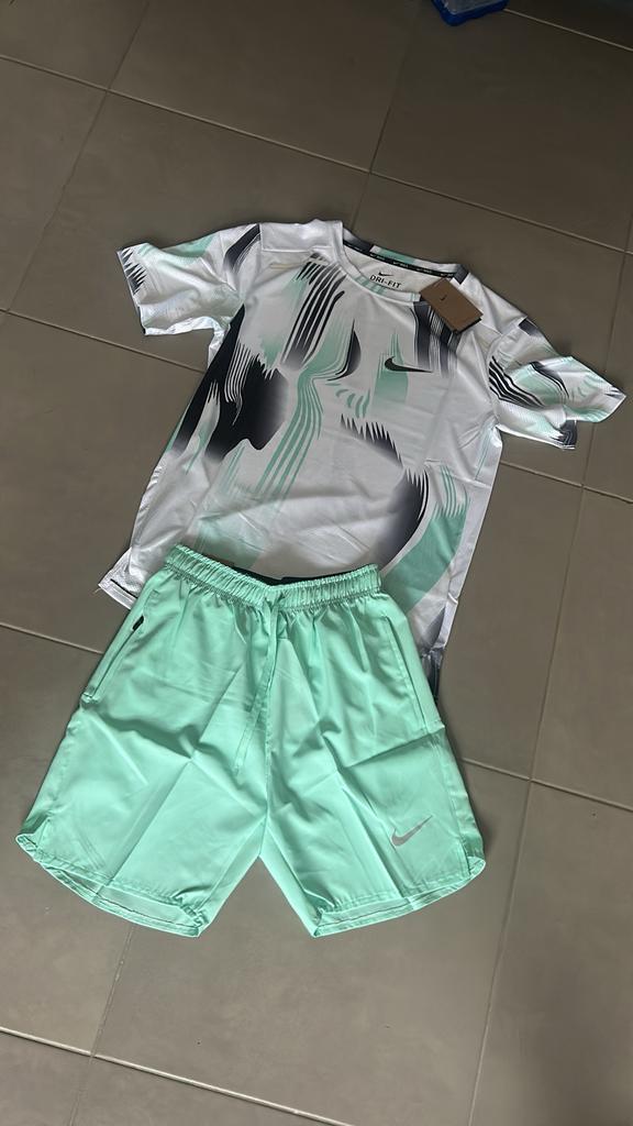 Nike running setje, Fitness, Maat 48/50 (M), Wit, Ophalen of Verzenden