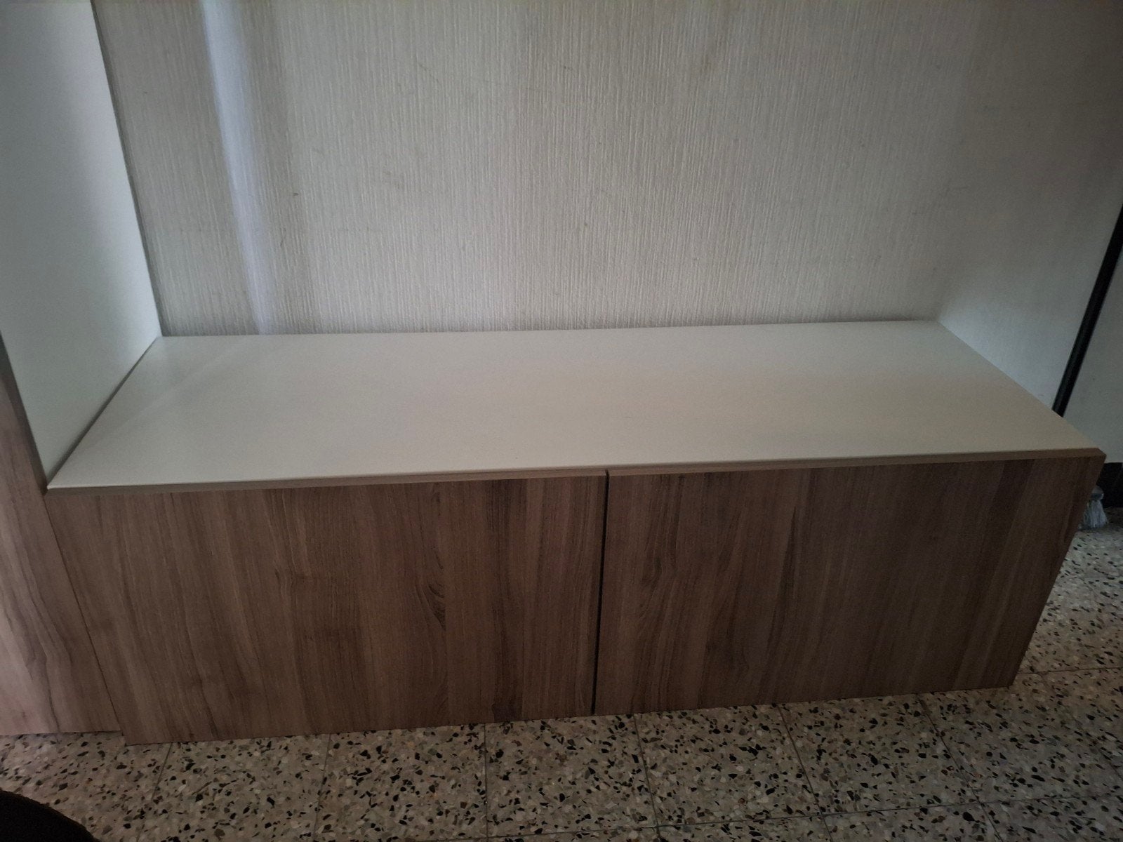 Ikea besta kast, Enlèvement