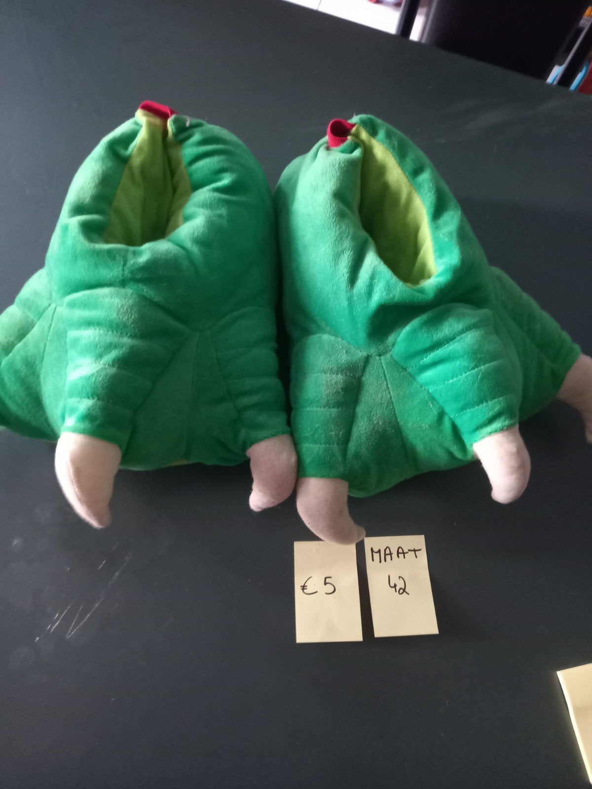 Dino pantoffels, Collections, Enlèvement