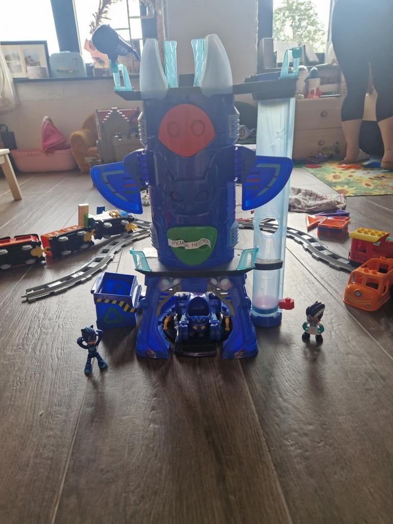 Pj mask toren, Ophalen