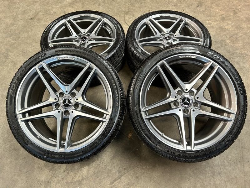 19 inch originele velgen + winterbanden Mercedes C63 S AMG A, Autos : Pièces & Accessoires, Pneus et Jantes, Pneus hiver, 255 mm