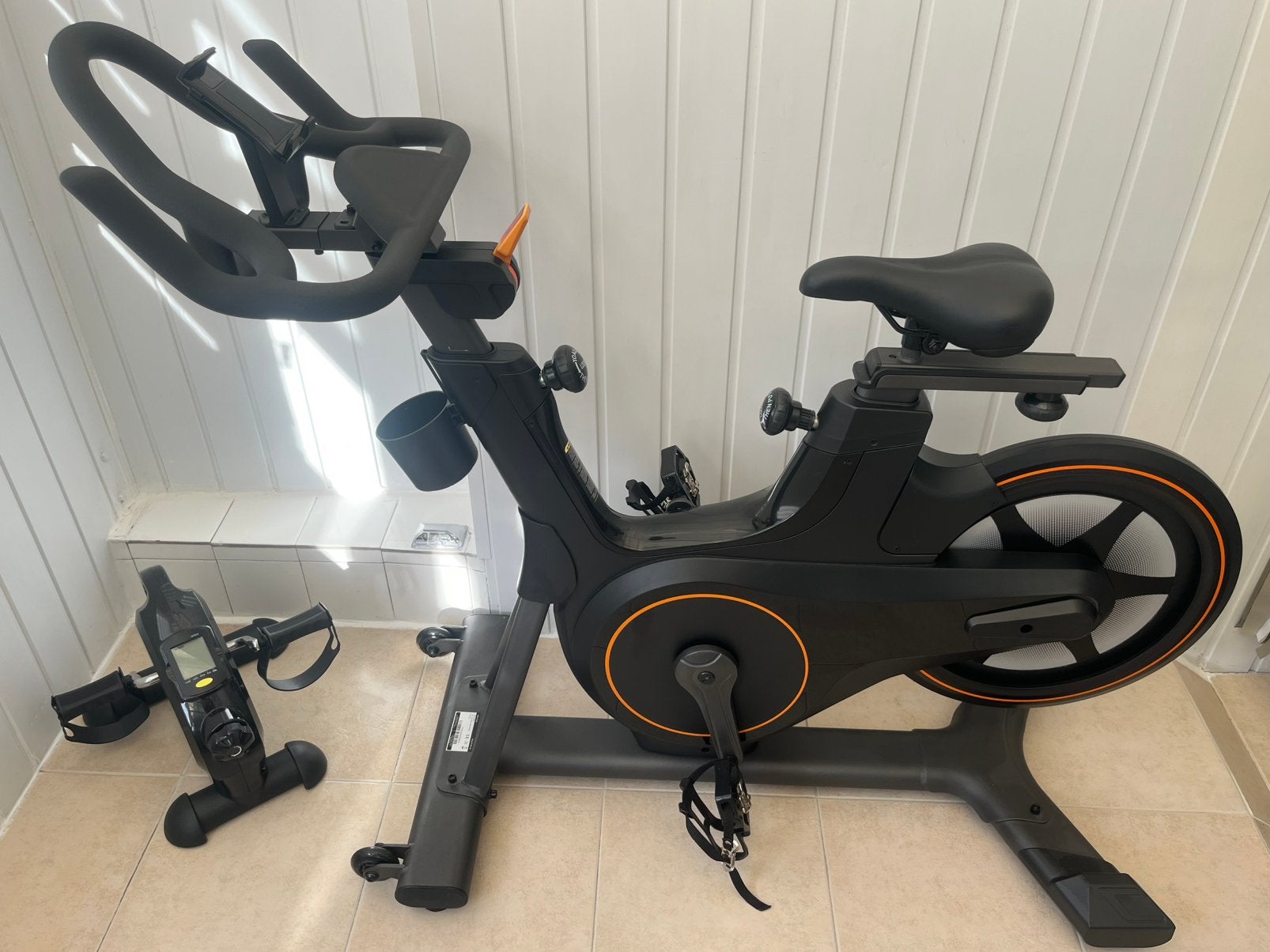 Vélo de spinning haut de gamme, excellent état peu utilisé, Enlèvement, Comme neuf, Vélo de spinning