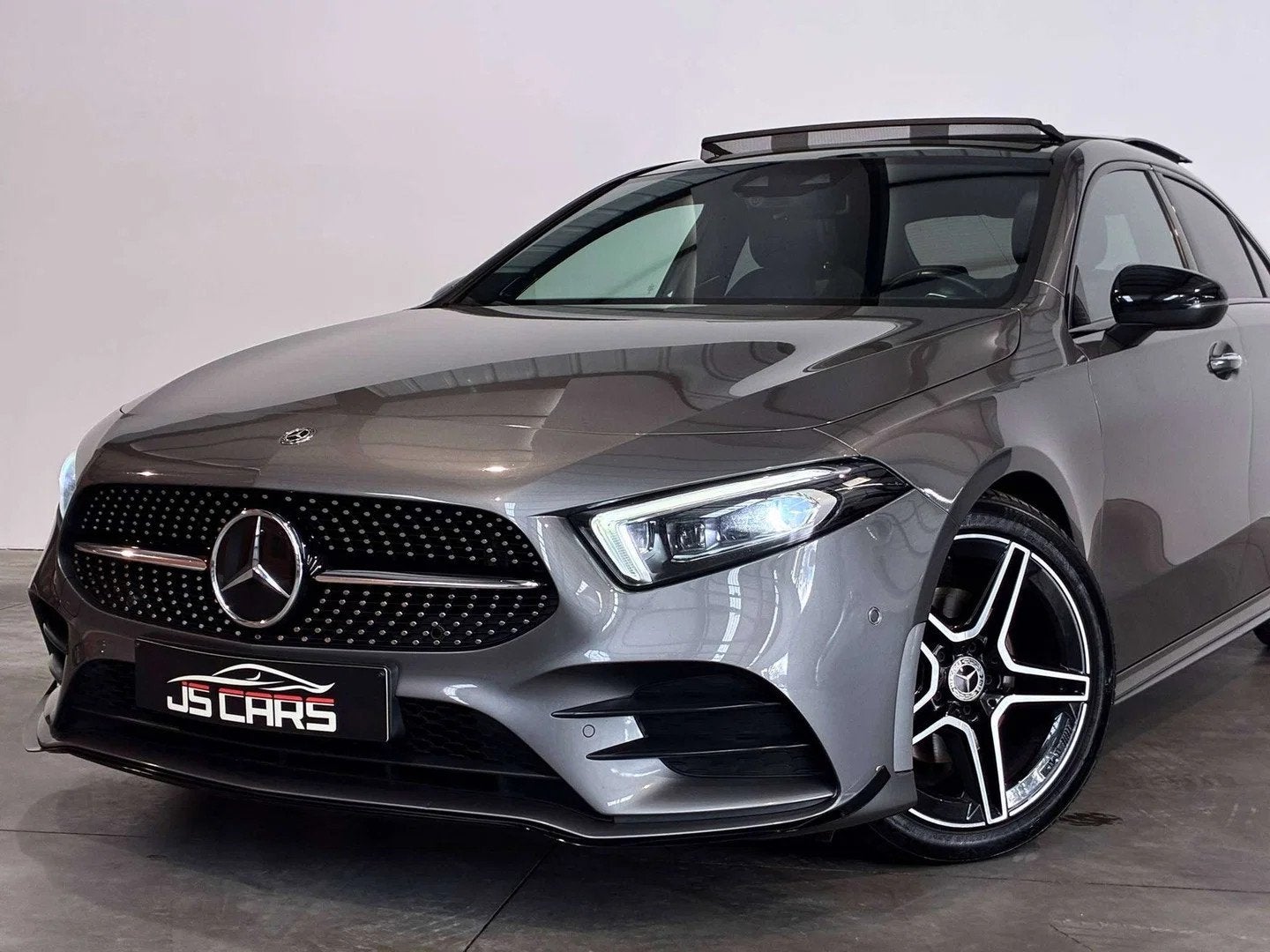 Mercedes-Benz A-CLASS 180 dA PACK AMG-COCKPIT-T.O-CARPLAY-GP, Autos, Achat, Entreprise, 116 ch, Alcantara