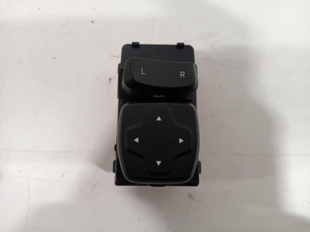Schakelaar elektrisch spiegels Hyundai Kona, Onderdelen@venauto.nl, Van der Ven Autorecycling B.V., Ettenseweg 76, 4706 PB Roosendaal, The Netherlands