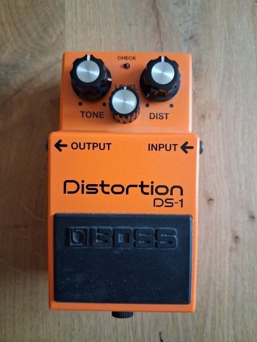 Boss DS-1, Musique & Instruments, Effets, Enlèvement ou Envoi, Utilisé, Distortion, Overdrive ou Fuzz