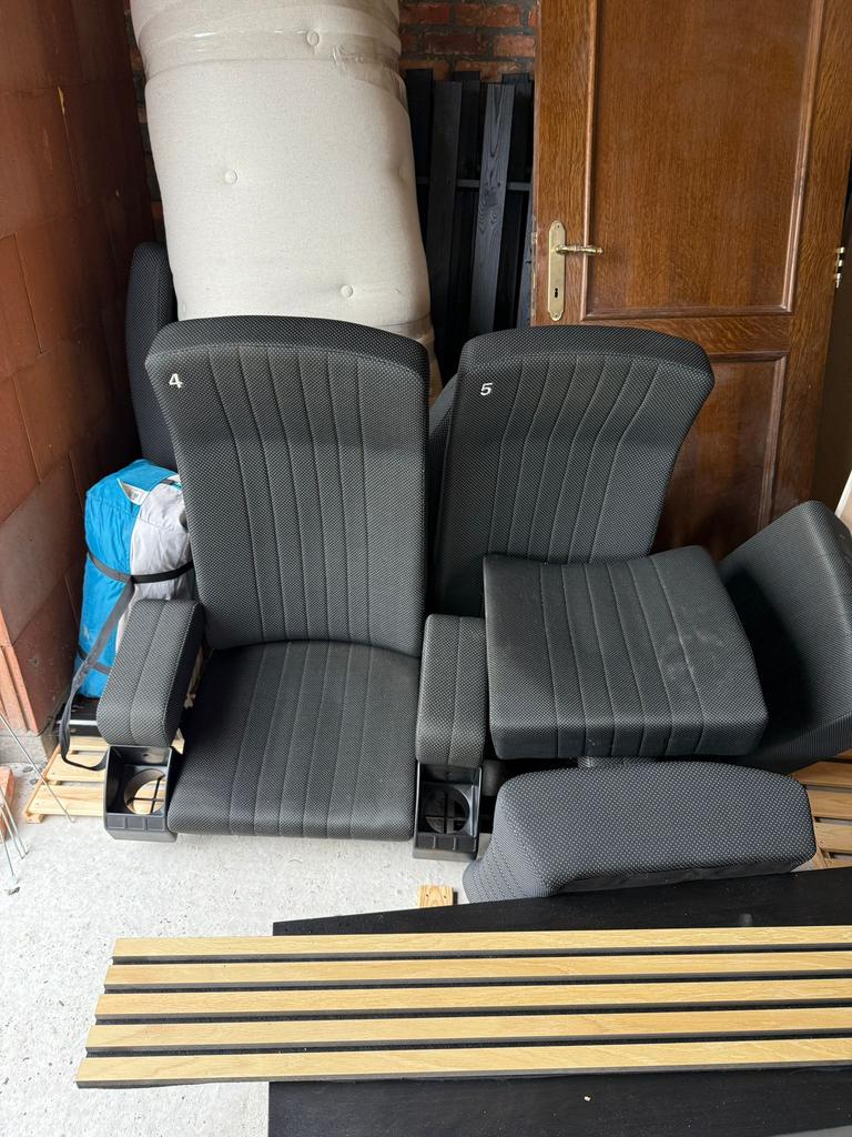 Originele Kinepolis cinemastoelen (rij van 4), Enlèvement
