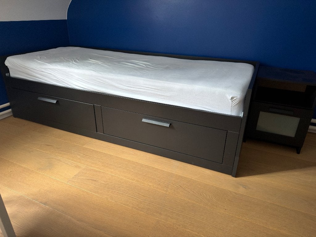 Lit 1 personne extensible à 2 personnes + table de nuit, Maison & Meubles, Une personne, Utilisé, Bois, Noir