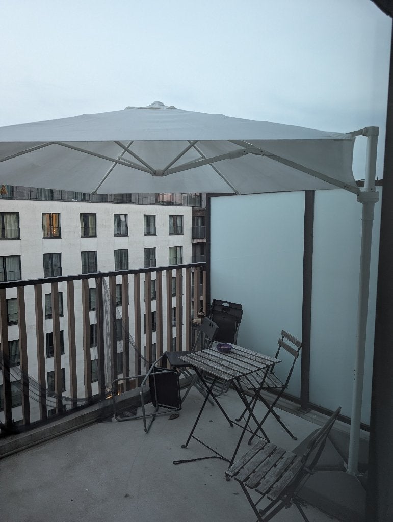 Parasol déporté Ikea, Enlèvement