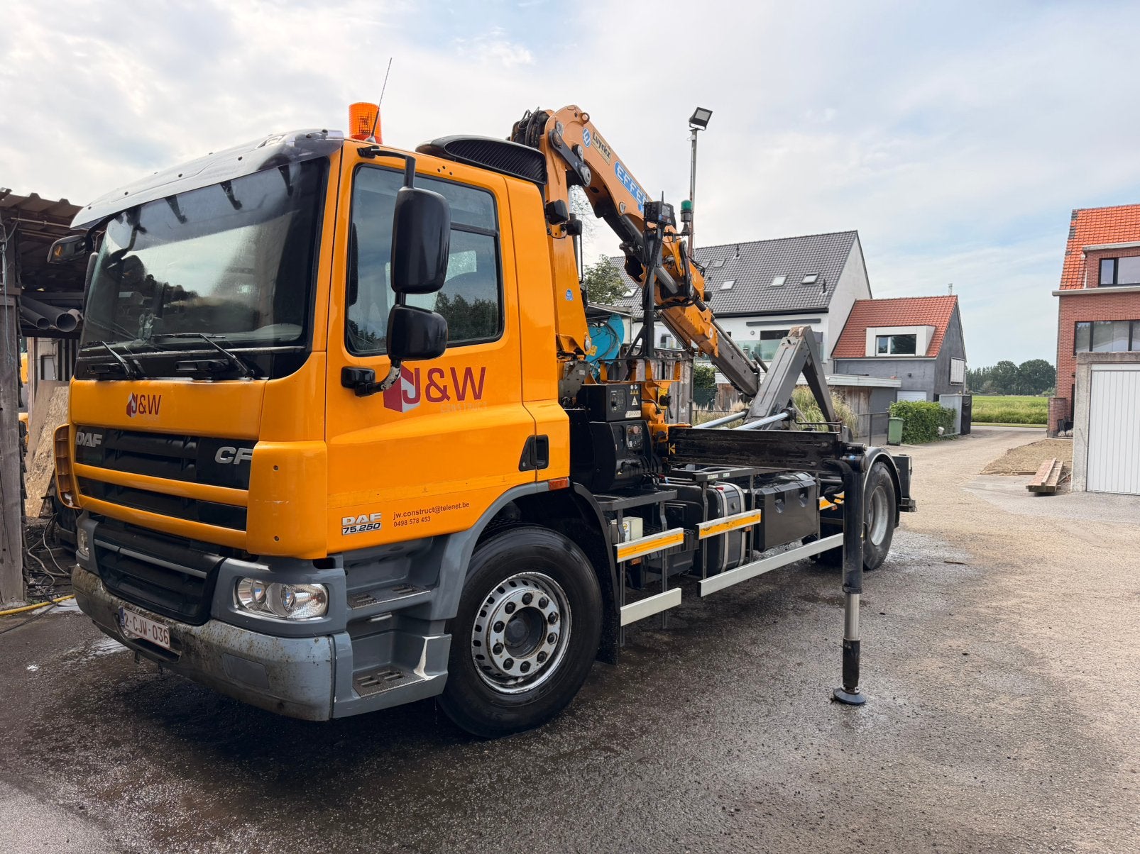 Daf containervrachtwagen+ effer autolaadkraan, Enlèvement