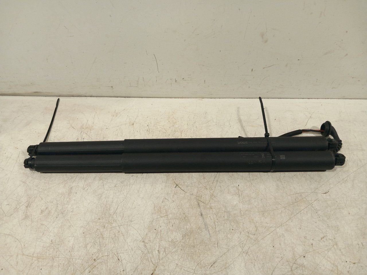 Gasdrukveerset achter Smart #1, Onderdelen@venauto.nl, Van der Ven Autorecycling B.V., Gebruikt, Ettenseweg 76, 4706 PB Roosendaal, The Netherlands