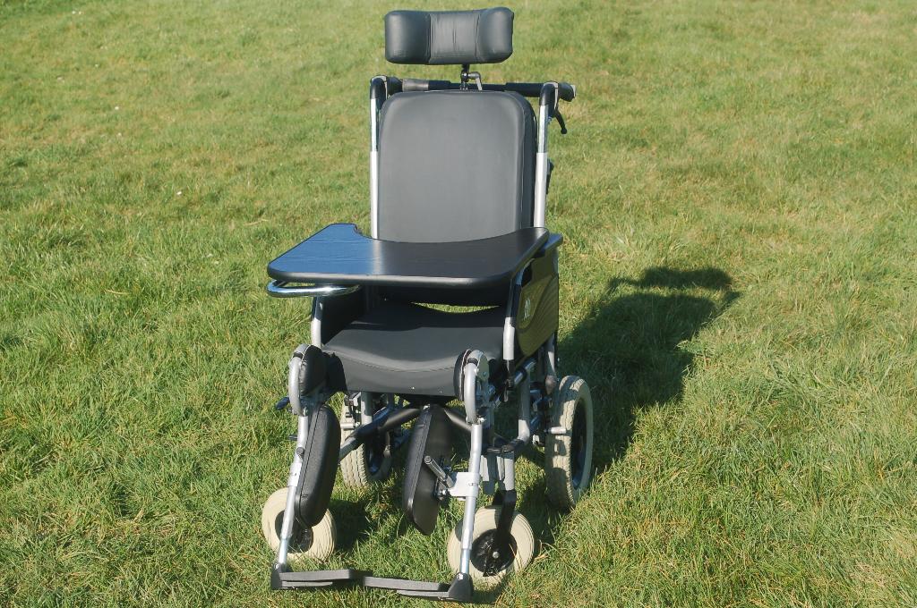 Fauteuil roulant de confort Vermeiren ECLIPS X4, Divers, Chaises roulantes, Enlèvement
