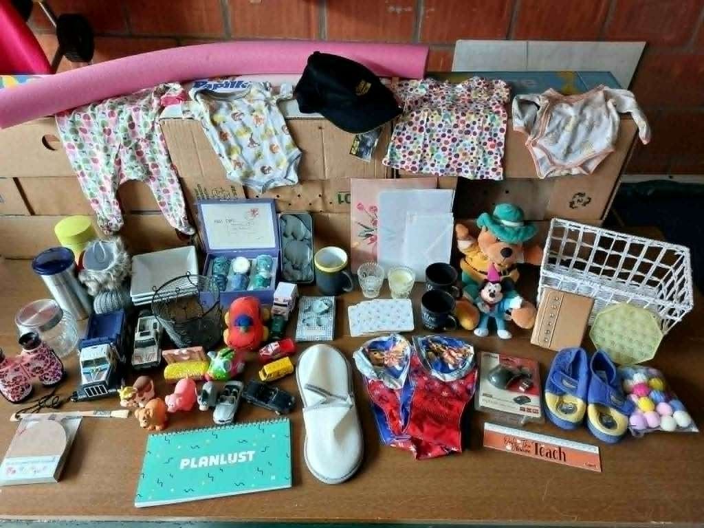 Twee dozen vol gerief voor rommelmarkters alles 6 €, Diversen, Ophalen, Zo goed als nieuw