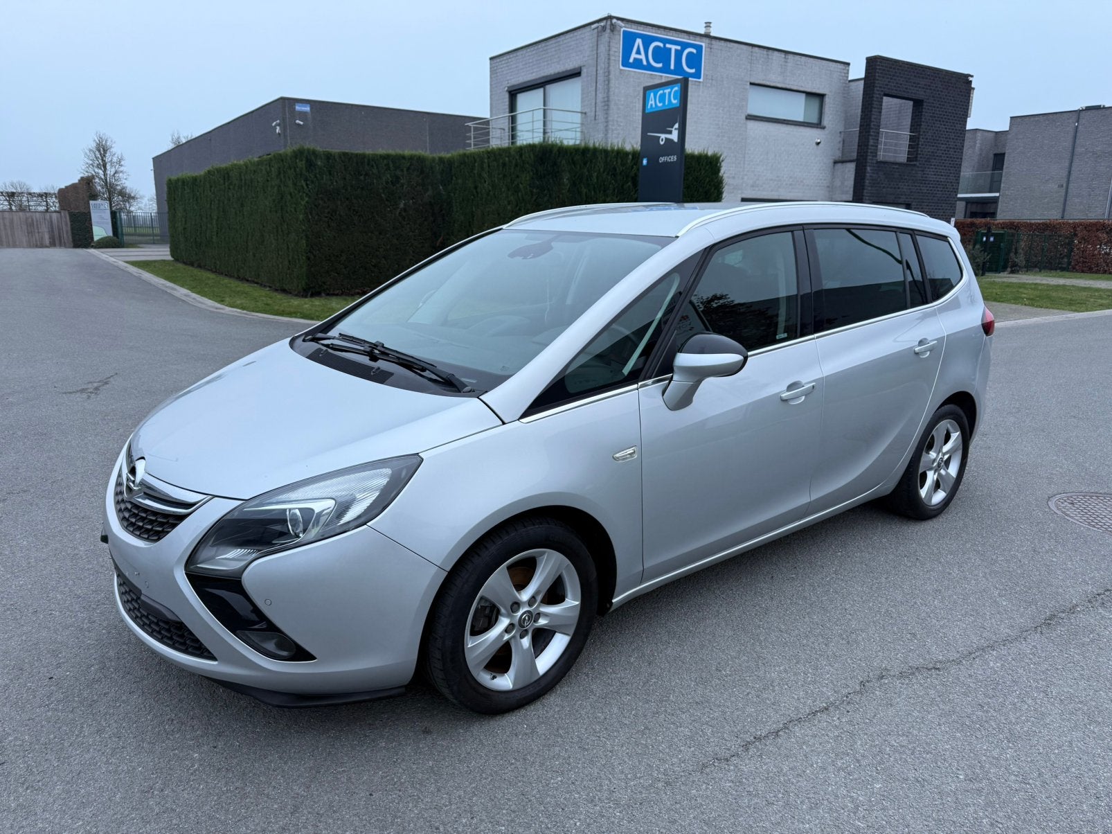 Opel Zafira 1.4 Benzine , 93.000 KM , 7-ZIT , 2016, Argent ou Gris, Euro 6, Entreprise, 7 places