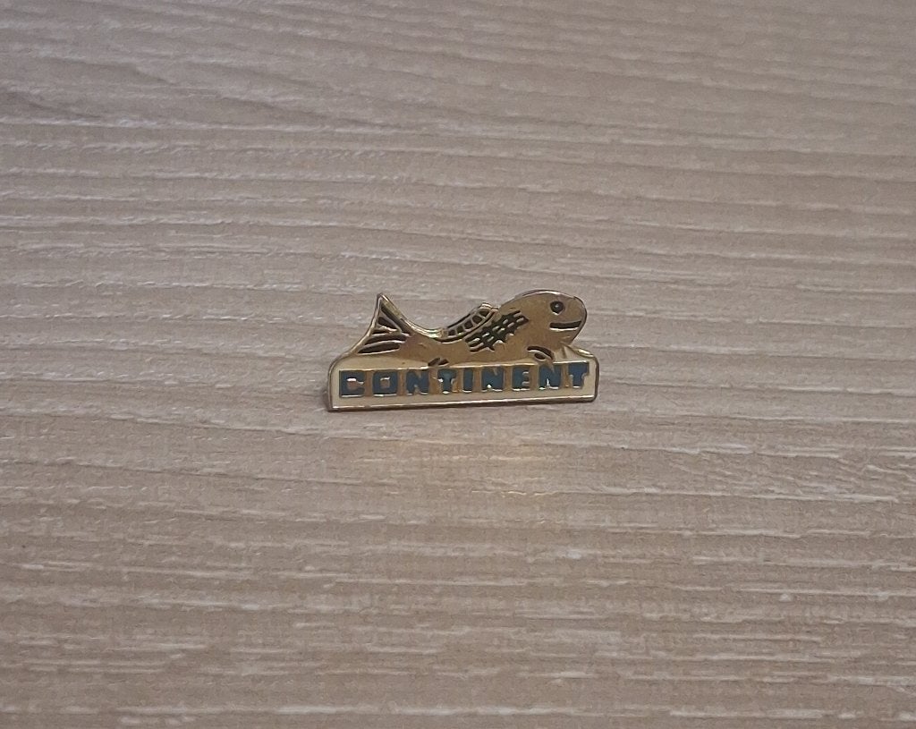 PIN - CONTINENT - VIS - POISSON - FISH, Verzamelen, Speldjes, Pins en Buttons, Verzenden, Gebruikt, Overige onderwerpen, Speldje of Pin