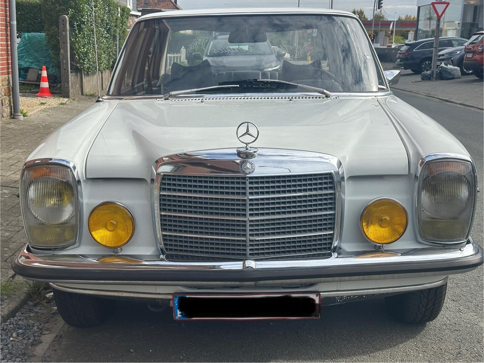 Mercedes w114 220 essence, Auto's, Achterwielaandrijving, Zwart, 2 g/km, Beige