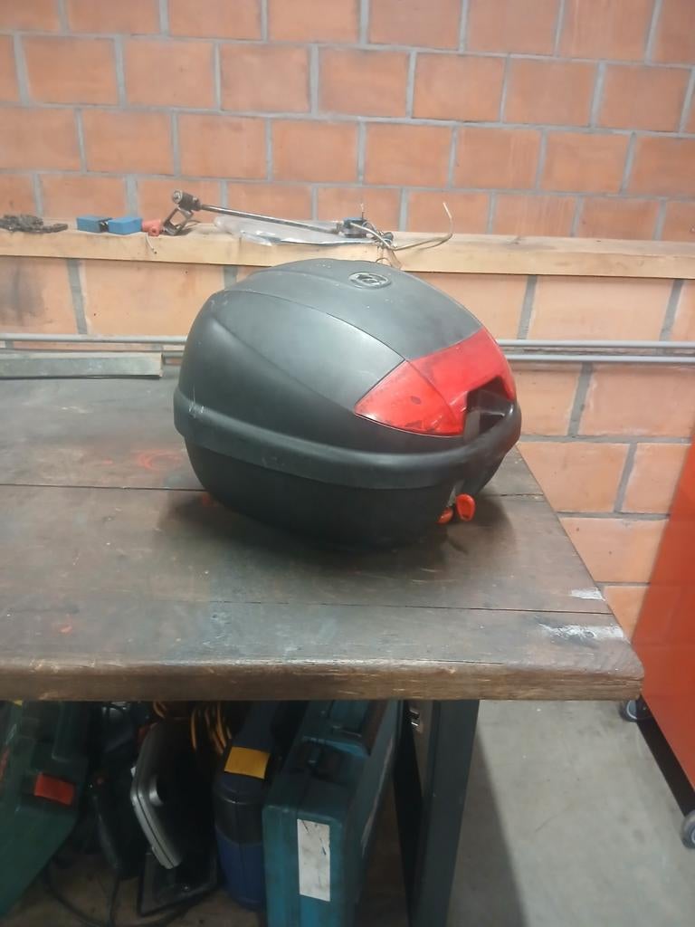 Kofer voor scooter of bromer of motor, Fietsen en Brommers, Ophalen