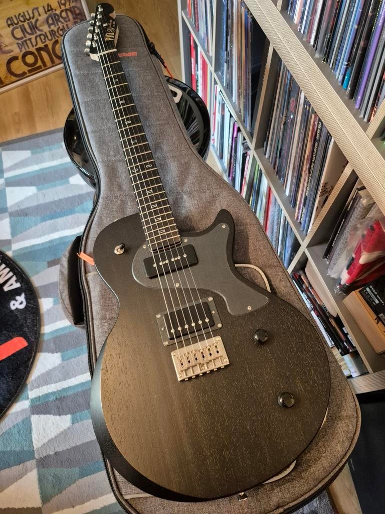 PJD Carey Standard Stealth Limited Edition
Nitrocellulose, Ophalen of Verzenden