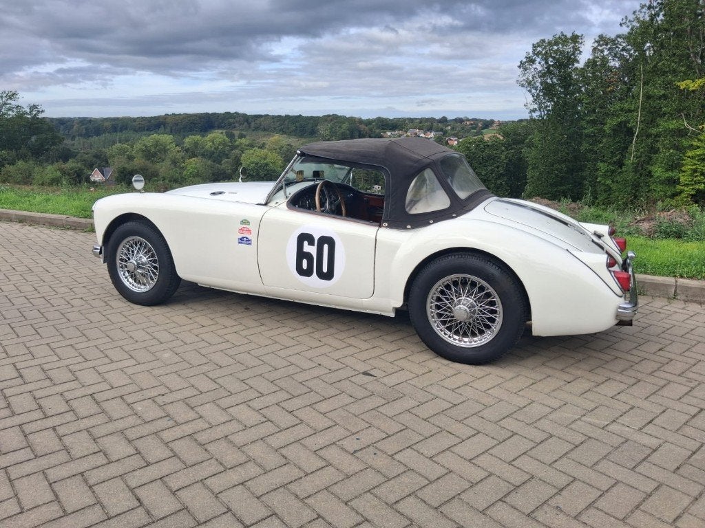 Roadster MGA - MG A - Mk1 des années 1960, Autos, Cuir, Boîte manuelle, Noir, 2 portes
