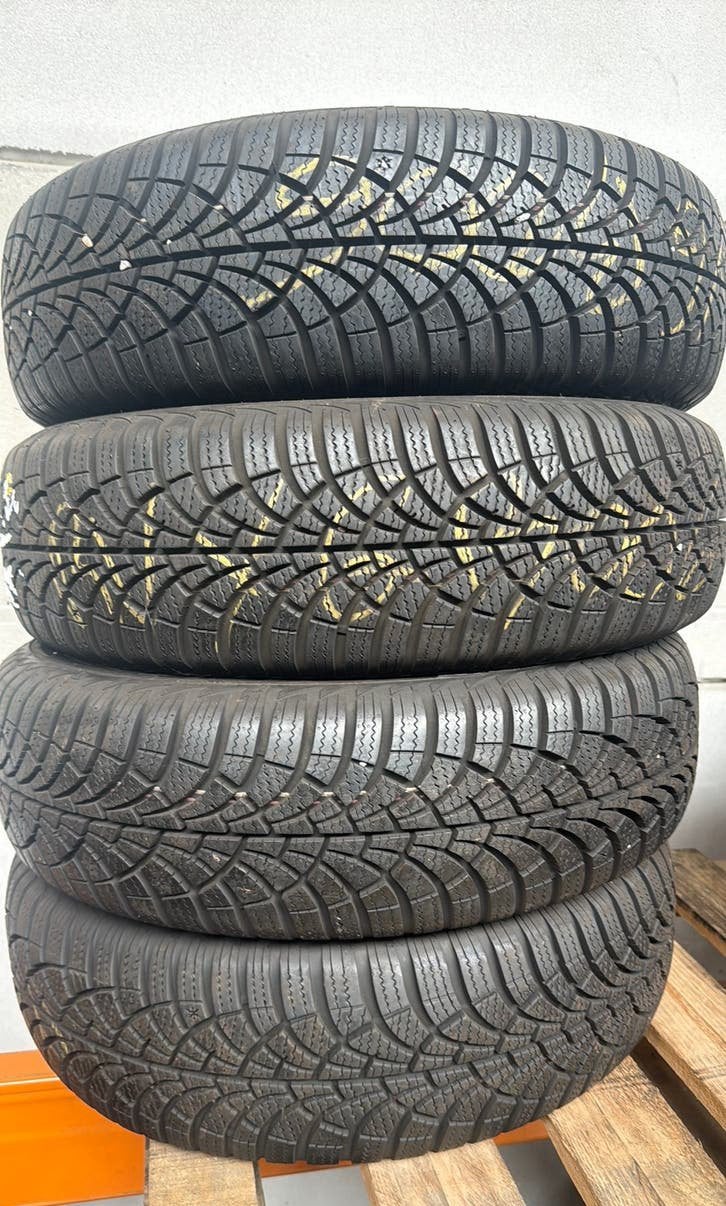 1756515 175/65/15 175/65R15 winterbanden merk Goodyear, Ophalen