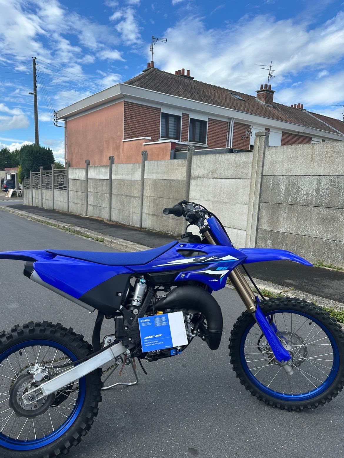 85 yz, Enlèvement ou Envoi, Comme neuf