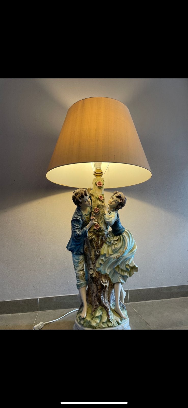 Antieke tafel lamp van Capodimonte, Ophalen, Zo goed als nieuw