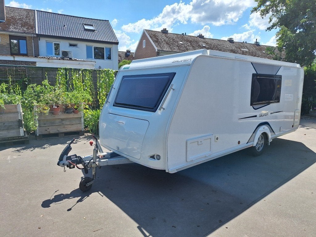 Mooie en goed onderhouden TRIGANO SILVER 420 CP, Caravans en Kamperen, Standaardzit, Trigano, Particulier, 5 tot 6 meter