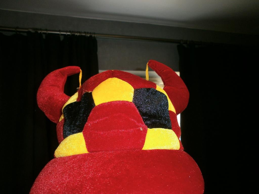 SUPPORTER DES DIABLES ROUGES BELGIQUE. CASQUETTE CLOCH, Enlèvement ou Envoi, Comme neuf, Accessoires de club
