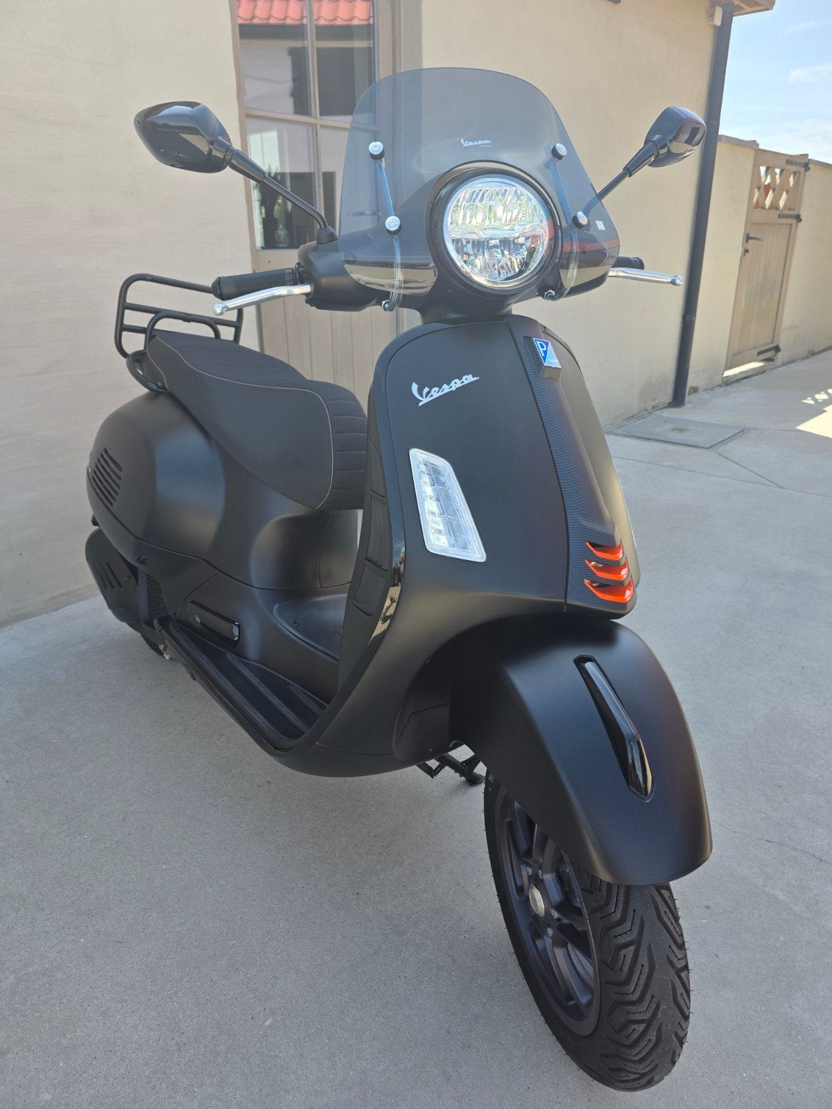 Vespa GTS SUPERSPORT/125i black Custom * 150km !! * 09/2023*, Ophalen