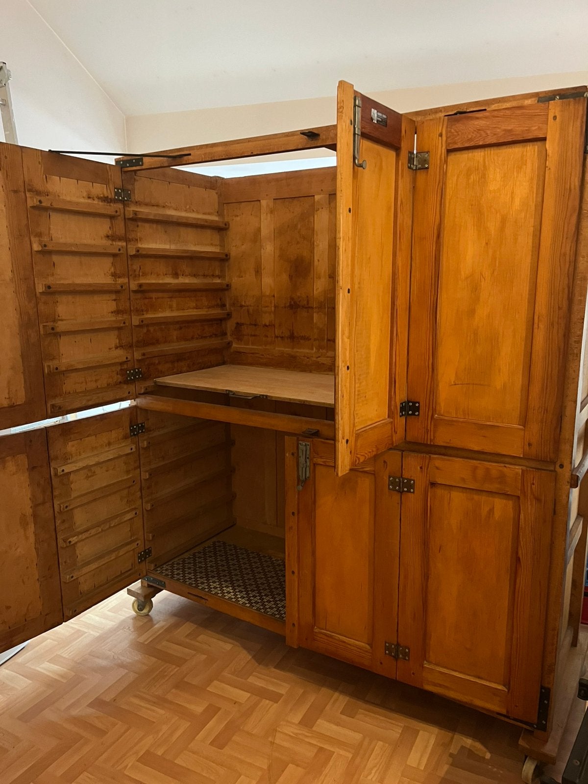 Gratuit : belle et grande armoire vintage., Enlèvement, Comme neuf