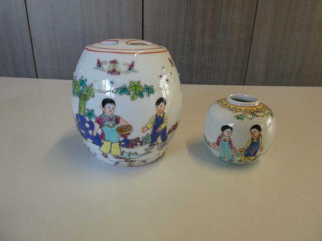 Porseleinen Chinese vaasjes en potjes, Huis en Inrichting, Woonaccessoires | Vazen, Overige kleuren, Aardewerk of Porselein, Ophalen of Verzenden