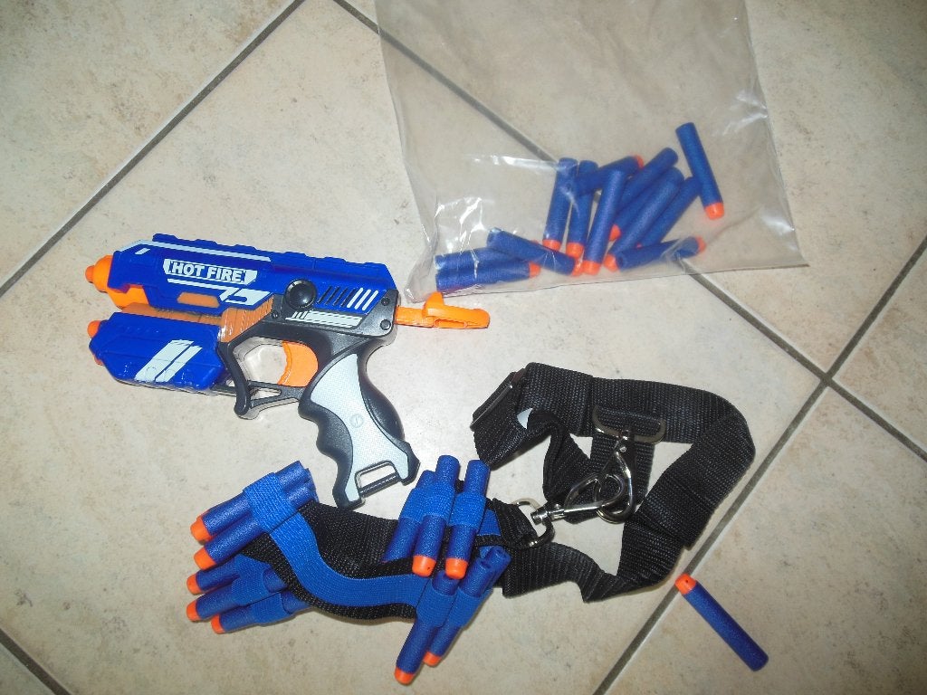 speelgoedpistool met extra munitie en riem in nieuwstaat, Ophalen of Verzenden, Zo goed als nieuw