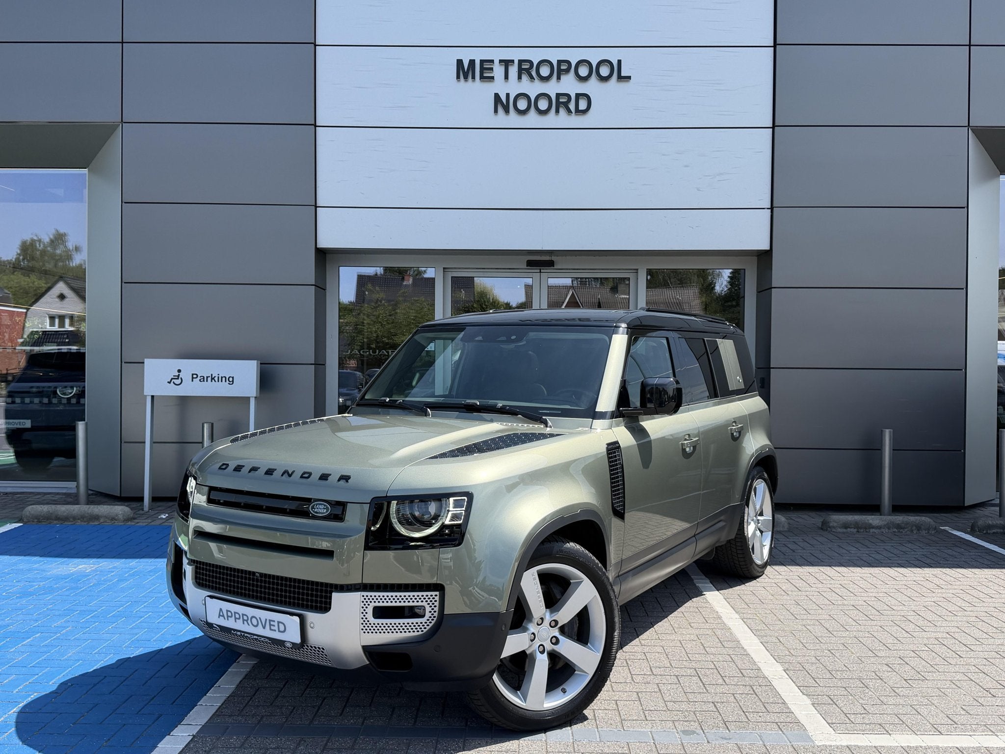Land Rover Defender 110 D250 First Edition // 7zit, Auto's, Land Rover, Automaat, 249 pk, Parkeersensor, 200 g/km