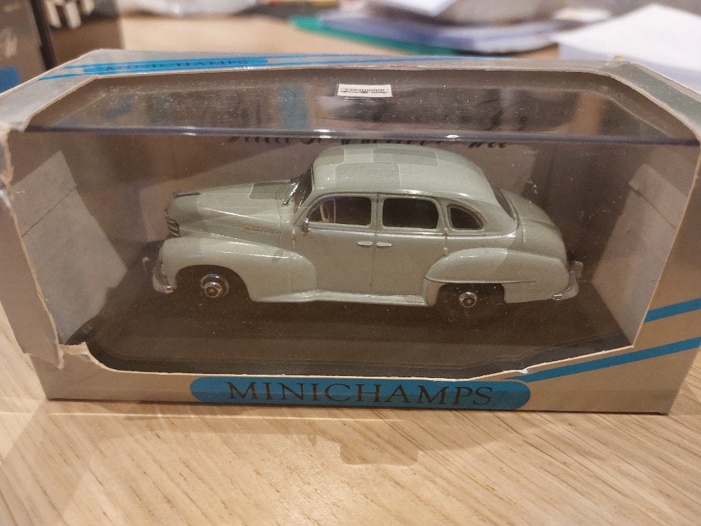 Minichamps Opel Kapitäen 1951-53 grey 1/43, Enlèvement ou Envoi, Neuf, Voiture, MiniChamps