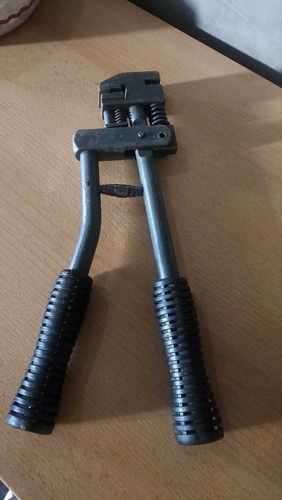 Pince a poinçonner et soyer. CAD 10 de Facom, Autos : Divers, Enlèvement, Comme neuf