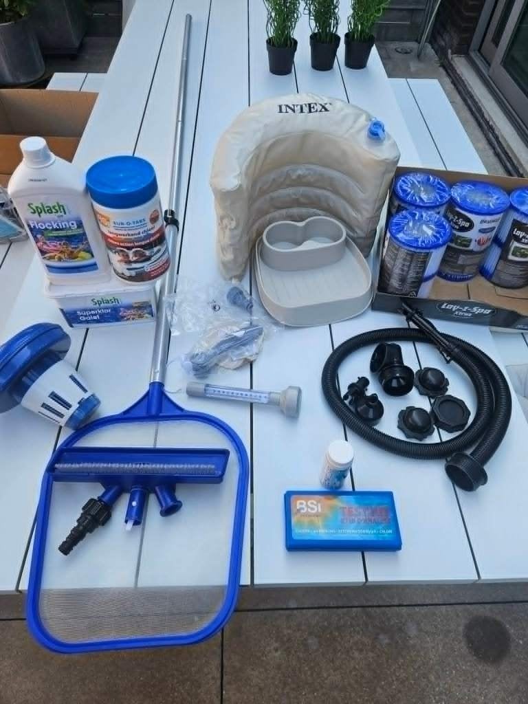 Toebehoren & Onderhoudset voor Jacuzzi (Lay-Z-Spa / Intex), Tuin en Terras, Ophalen, Zo goed als nieuw