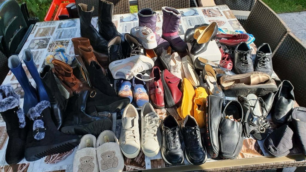 LOT DE 30 PAIRES DE CHAUSSURES DIVERS (HOMME-FEMME-ENFANT), Enlèvement, Comme neuf, Autres types