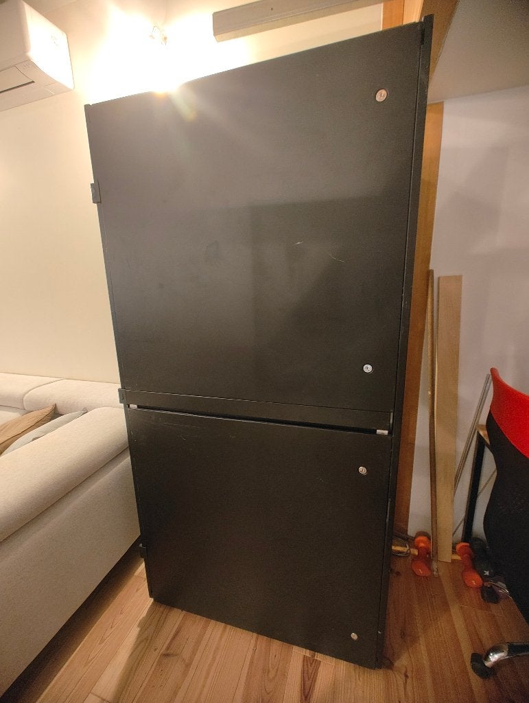 Armoire serveur, Enlèvement, Utilisé, Perforé, Perforé