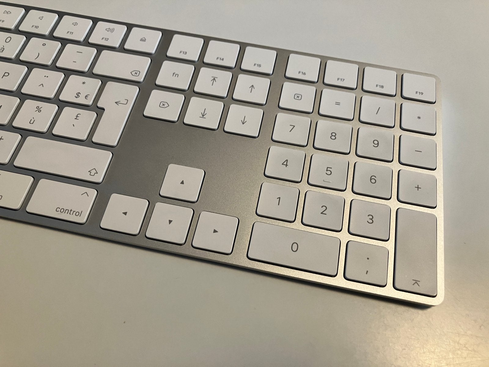Apple Magic Keyboard. Azerty BE, Computers en Software, Gebruikt, Azerty, Ophalen of Verzenden, Draadloos