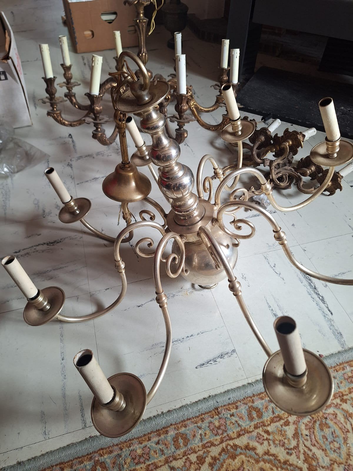 A vendre grand lustre ancien
55€ par lustre 
22€ par appli, Huis en Inrichting, Lampen | Kroonluchters