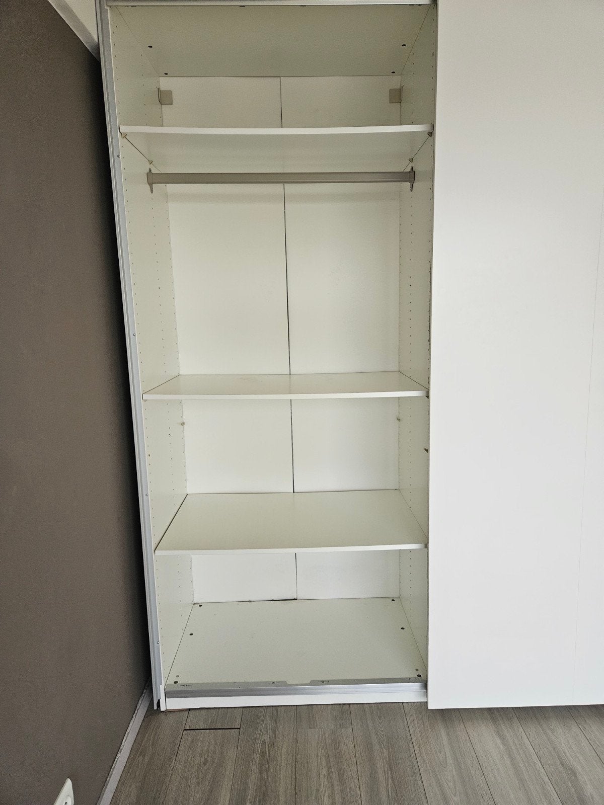 Garderobe IKEA PAX, Enlèvement